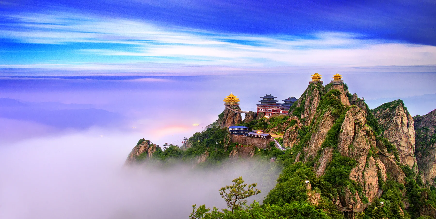 Laojun Mountain temples and cloud scenery in Henan